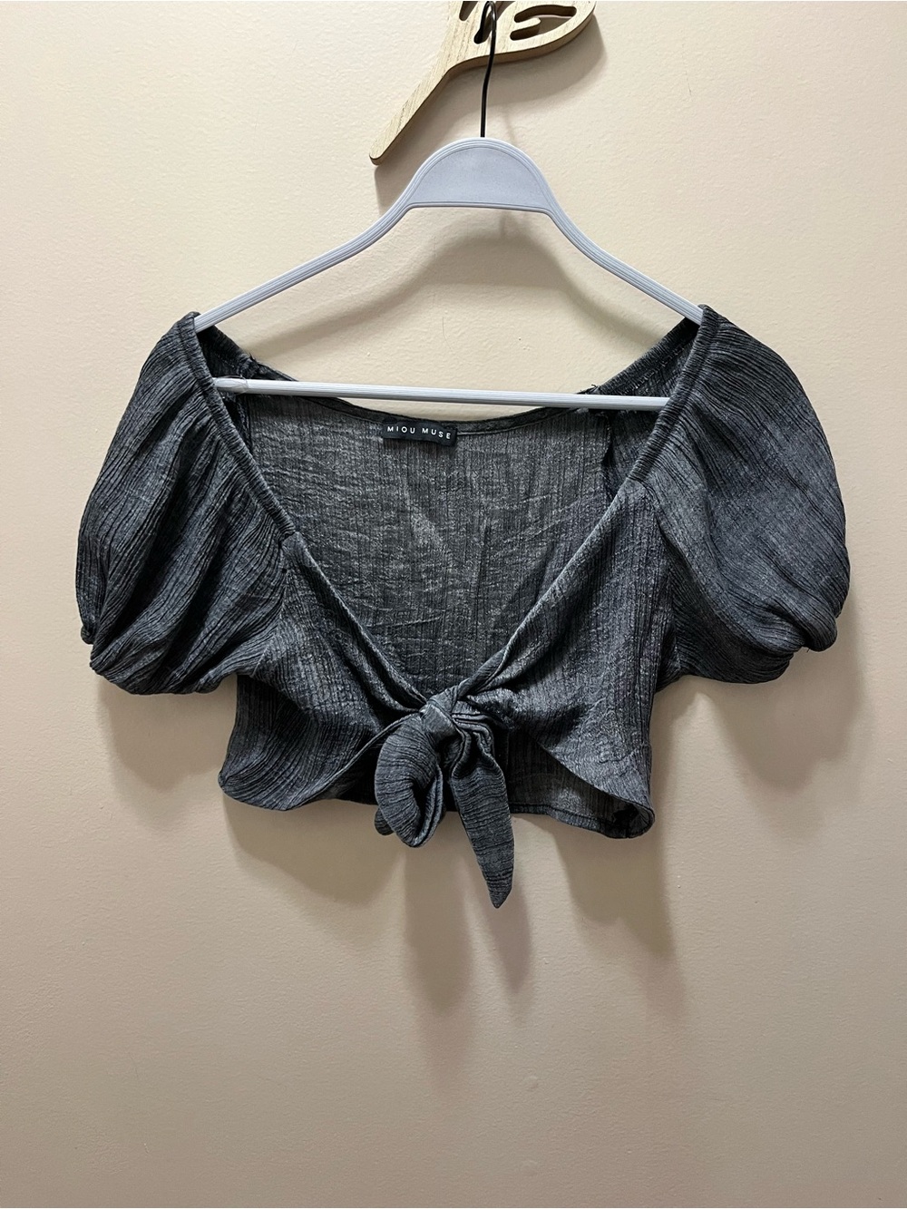Miou Muse Charcoal Tie-Front Puff Sleeve Crop Top Size Small